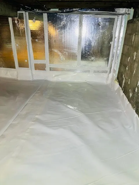 Problèmes d'humidité et de renforcement identifiés dans le vide sanitaire à Montréal, QC