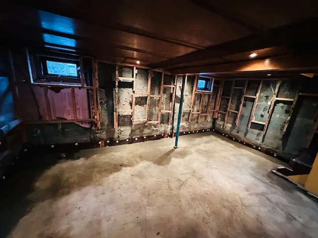 Imperméabilisation du Sous-Sol de l'Intérieur à Montréal, QC