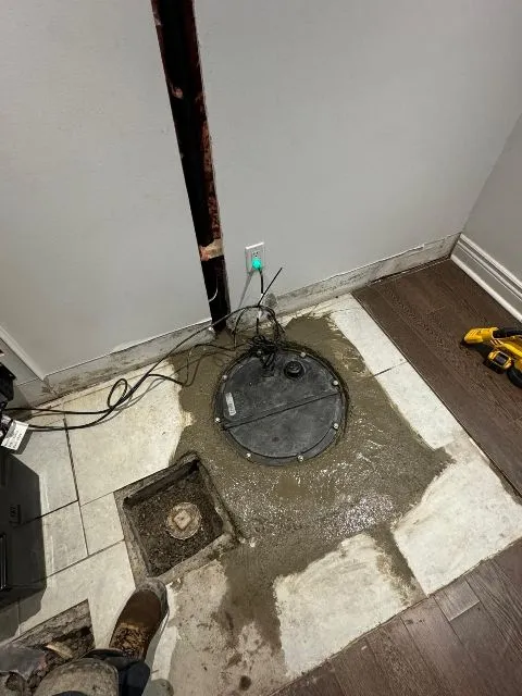 Résolution problème d’infiltration d’eau au sous-sol avec le système pompe puisard à Pointe-Claire, QC