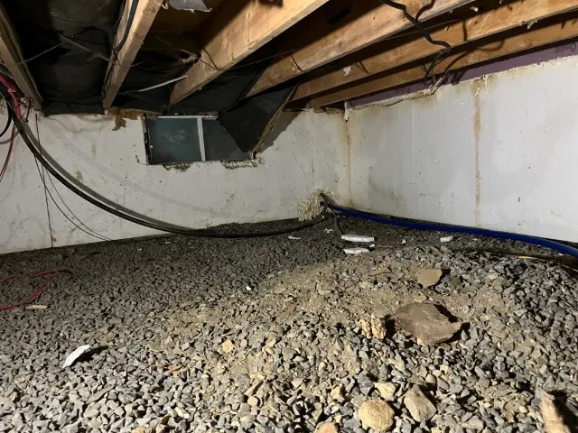 Encapsulation et Isolation de vide sanitaire à Bromont, Québec. Avant