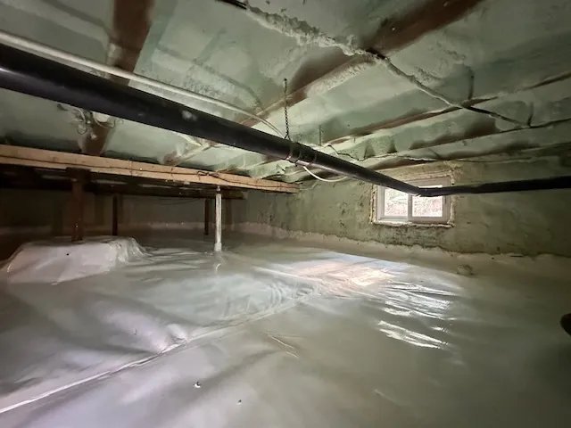 Problèmes d'Humidité et de Renforcement Identifiés dans le Vide Sanitaire à Québec, QC