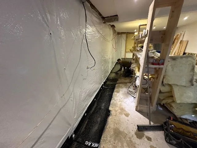 Imperméabilisation et installation d'un drain intérieur au sous-sol à Saint-Sulpice, QC Imperméabilisation et installation d'un drain intérieur au sous-sol à Saint-Sulpice, QC