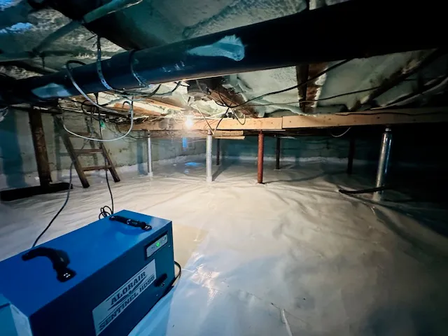 Problèmes d'Humidité et de Renforcement Identifiés dans le Vide Sanitaire à Québec, QC
