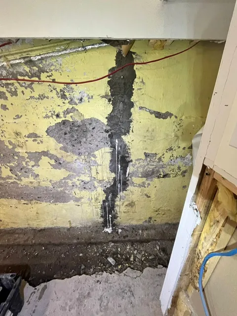 Repairing an Internal Crack in the Foundation in Laval-des-Rapides, QC Repairing an Internal Crack in the Foundation in Laval-des-Rapides, QC