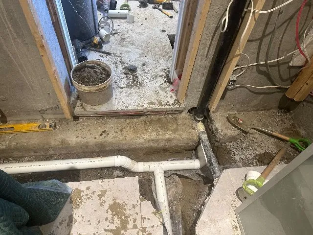Imperméabilisation et installation d'un drain intérieur au sous-sol à Saint-Sulpice, QC Imperméabilisation et installation d'un drain intérieur au sous-sol à Saint-Sulpice, QC