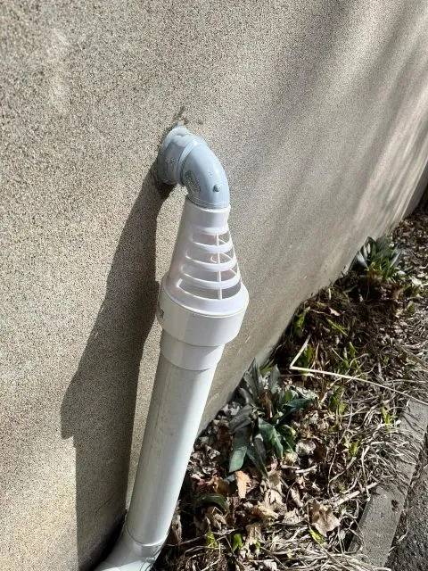 Résolution problème d’infiltration d’eau au sous-sol avec le système pompe puisard à Pointe-Claire, QC