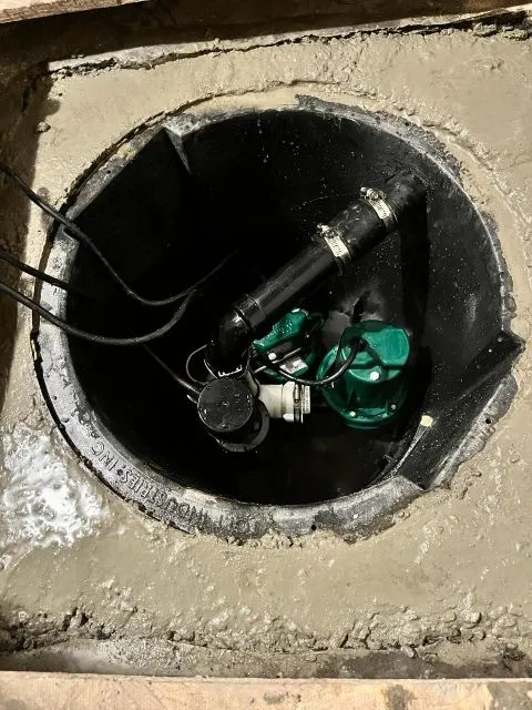 Résolution problème d’infiltration d’eau au sous-sol avec le système pompe puisard à Pointe-Claire, QC