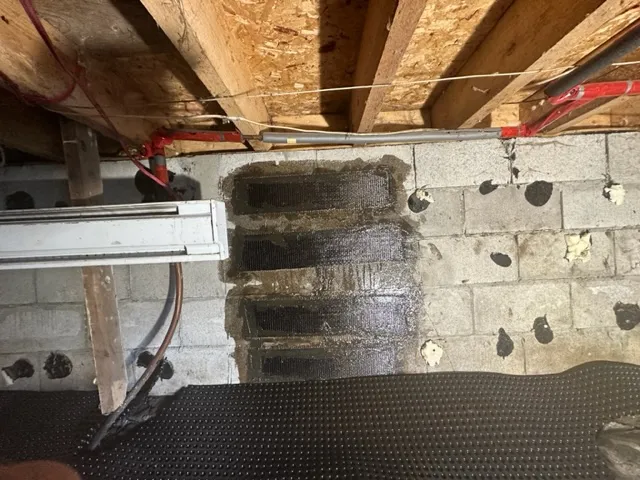Stabilisation des solives et encapsulation dans le vide sanitaire à Pointe-Calumet, QC Stabilisation des solives et encapsulation dans le vide sanitaire à Pointe-Calumet, QC