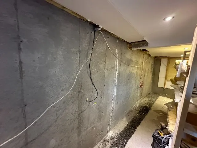 Imperméabilisation et installation d'un drain intérieur au sous-sol à Saint-Sulpice, QC Imperméabilisation et installation d'un drain intérieur au sous-sol à Saint-Sulpice, QC