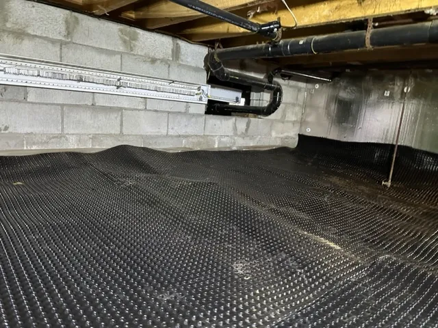 Stabilisation des solives et encapsulation dans le vide sanitaire à Pointe-Calumet, QC Stabilisation des solives et encapsulation dans le vide sanitaire à Pointe-Calumet, QC