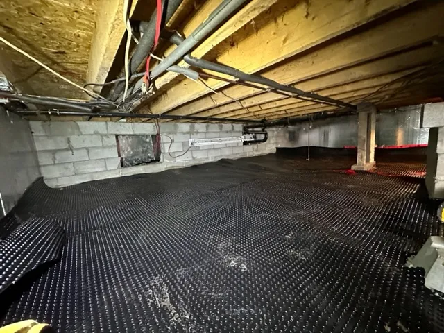 Stabilisation des solives et encapsulation dans le vide sanitaire à Pointe-Calumet, QC Stabilisation des solives et encapsulation dans le vide sanitaire à Pointe-Calumet, QC