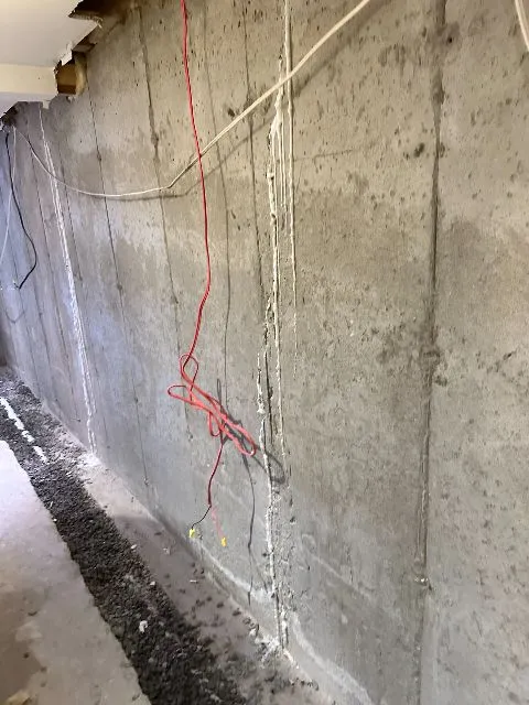 Imperméabilisation et installation d'un drain intérieur au sous-sol à Saint-Sulpice, QC Imperméabilisation et installation d'un drain intérieur au sous-sol à Saint-Sulpice, QC