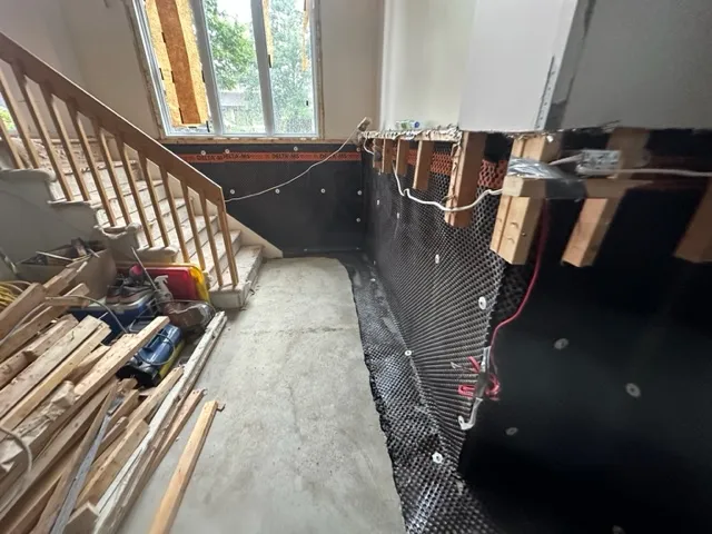 Imperméabilisation du sous-sol de l'intérieur à Fabreville, QC