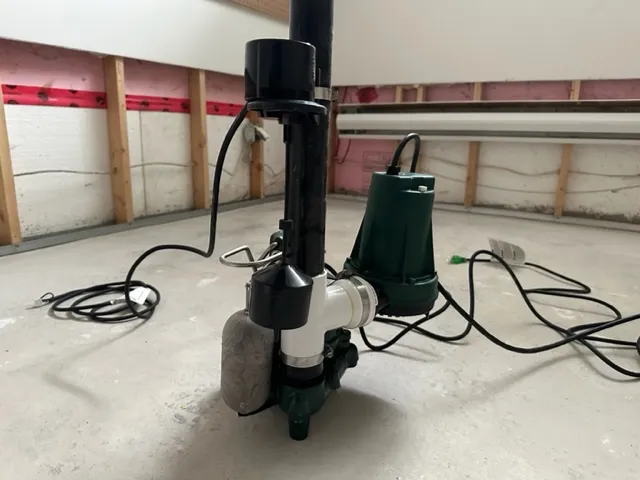 Installation Pompe Puisard et Pompe de Secours au sous-sol à Sainte-Rose, QC