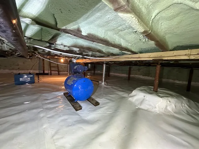 Problèmes d'Humidité et de Renforcement Identifiés dans le Vide Sanitaire à Québec, QC
