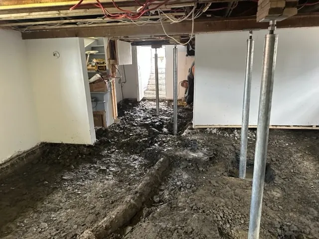 Stabilisation des solives dans le vide sanitaire à Dollard-des-Ormeaux, QC. Avant