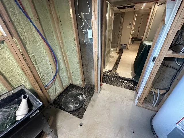Imperméabilisation et installation d'un drain intérieur au sous-sol à Saint-Sulpice, QC Imperméabilisation et installation d'un drain intérieur au sous-sol à Saint-Sulpice, QC