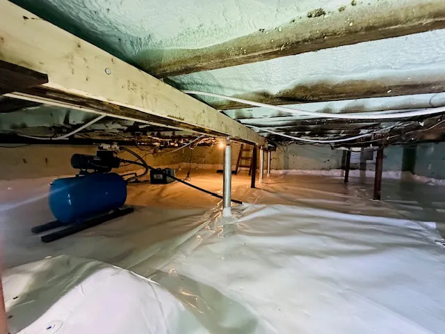 Problèmes d'Humidité et de Renforcement Identifiés dans le Vide Sanitaire à Québec, QC